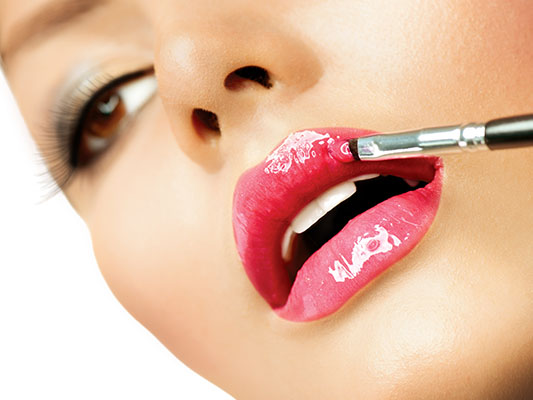 Glossy tinted lip oil 